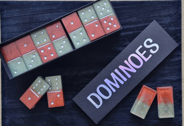 Dominoes 