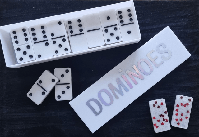 Dominoes 