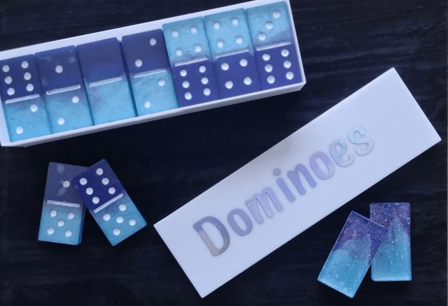 Dominoes 