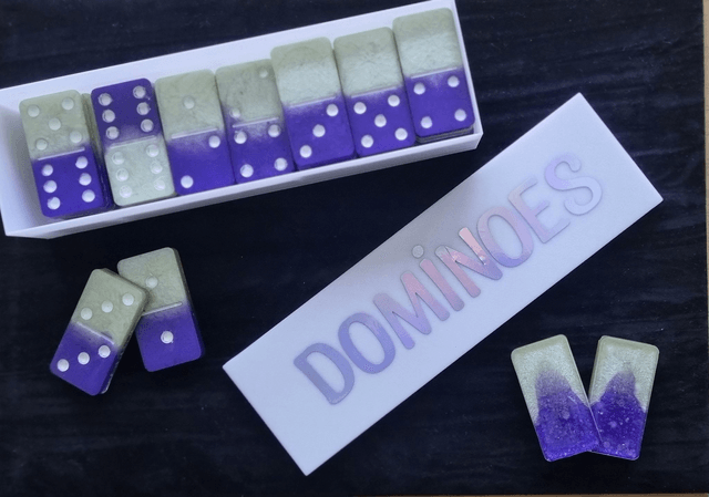Dominoes 