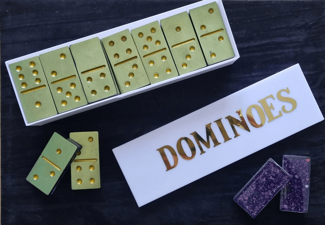 Dominoes 